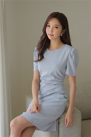 古代闺房被强吃乳(H)